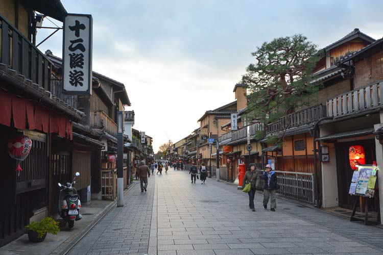 Hanamikoji Street